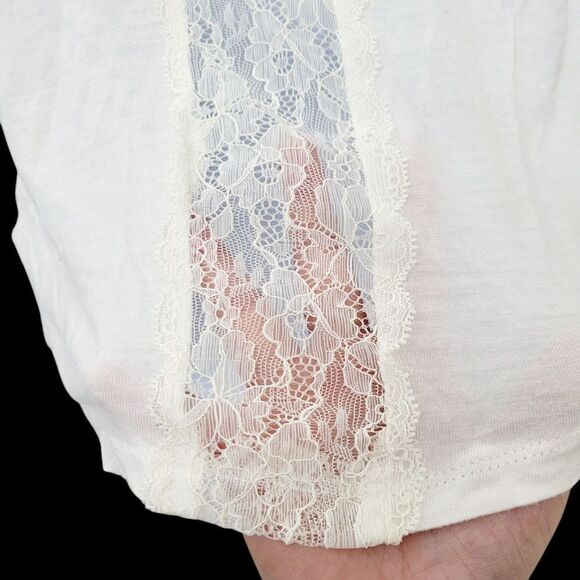 2/$20 Ardene White Feather Graphic Tank Top Size: M - Picture 8 of 8